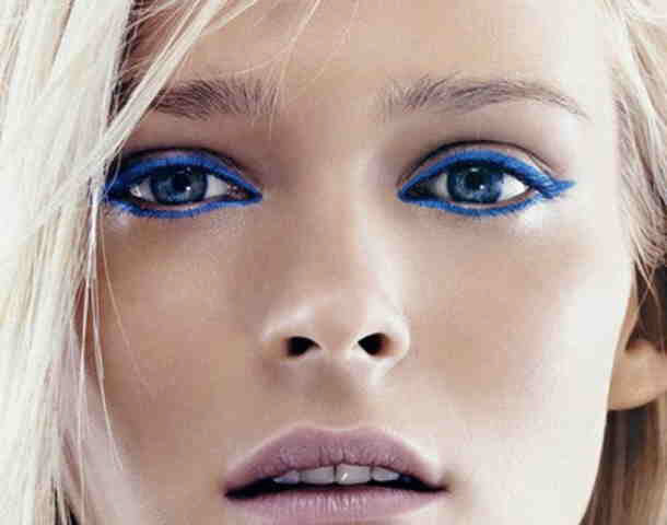 как подчеркнуть голубые глаза макияжем