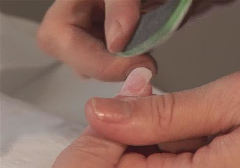 Как снять нарощенные ногти дома